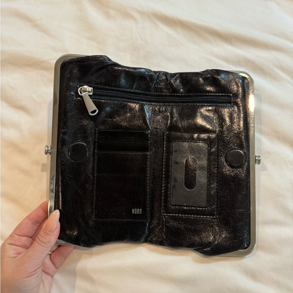 Hobo Lauren Clutch-Wallet - Picture 5 of 6